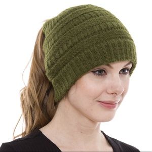 WOMENS OLIVE GREEN KNITTED PONYTAIL BEANIE - NWT - OSFA